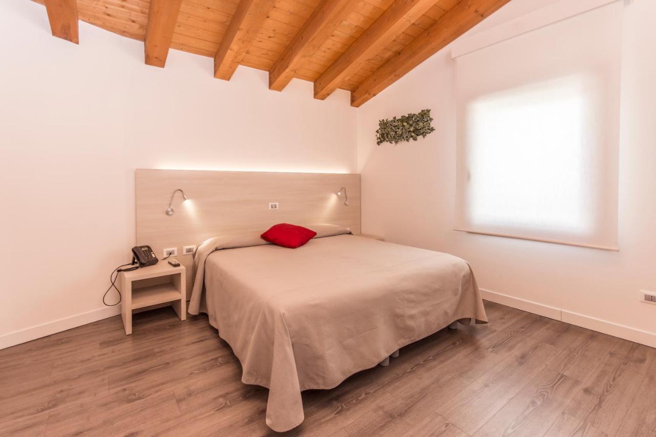 Hotel Ristorante Cigno - Camere And Aparthotel Latisana Dış mekan fotoğraf