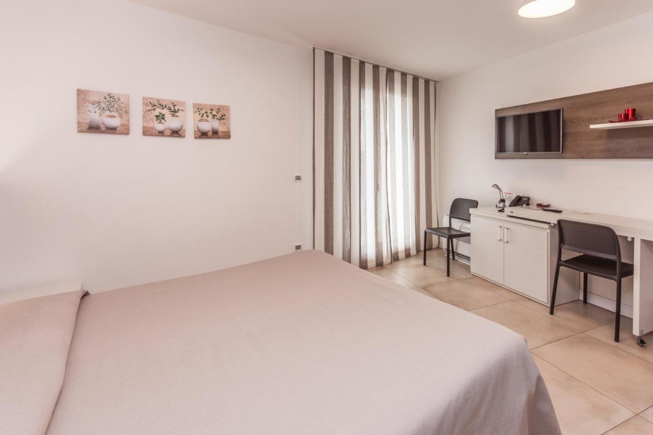 Hotel Ristorante Cigno - Camere And Aparthotel Latisana Dış mekan fotoğraf
