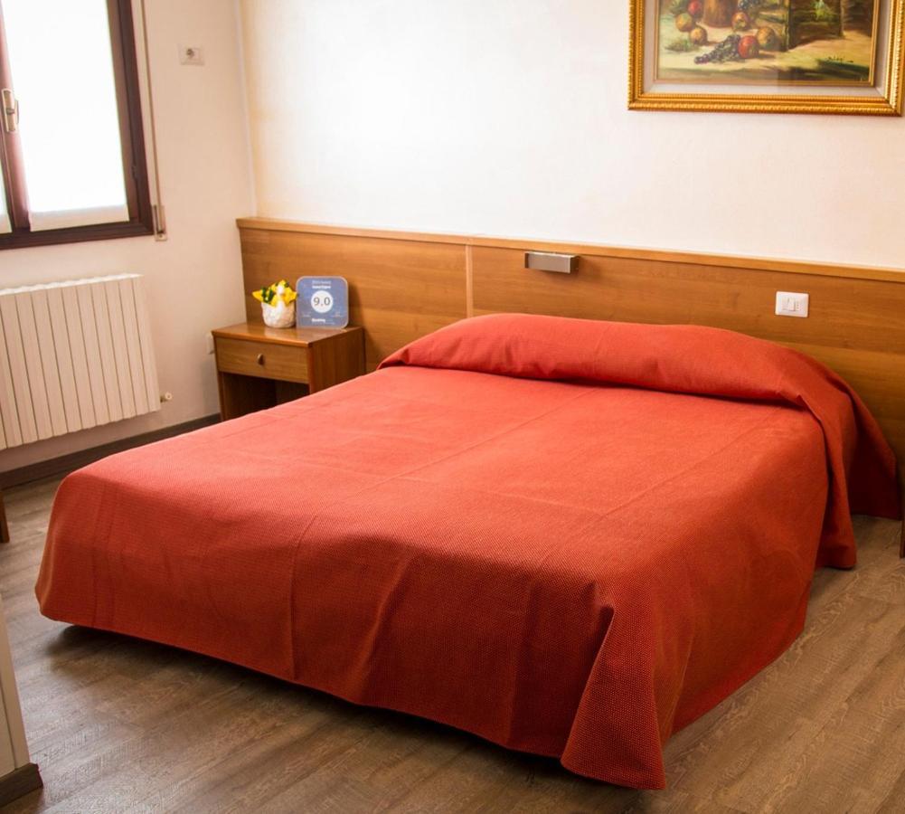 Hotel Ristorante Cigno - Camere And Aparthotel Latisana Dış mekan fotoğraf