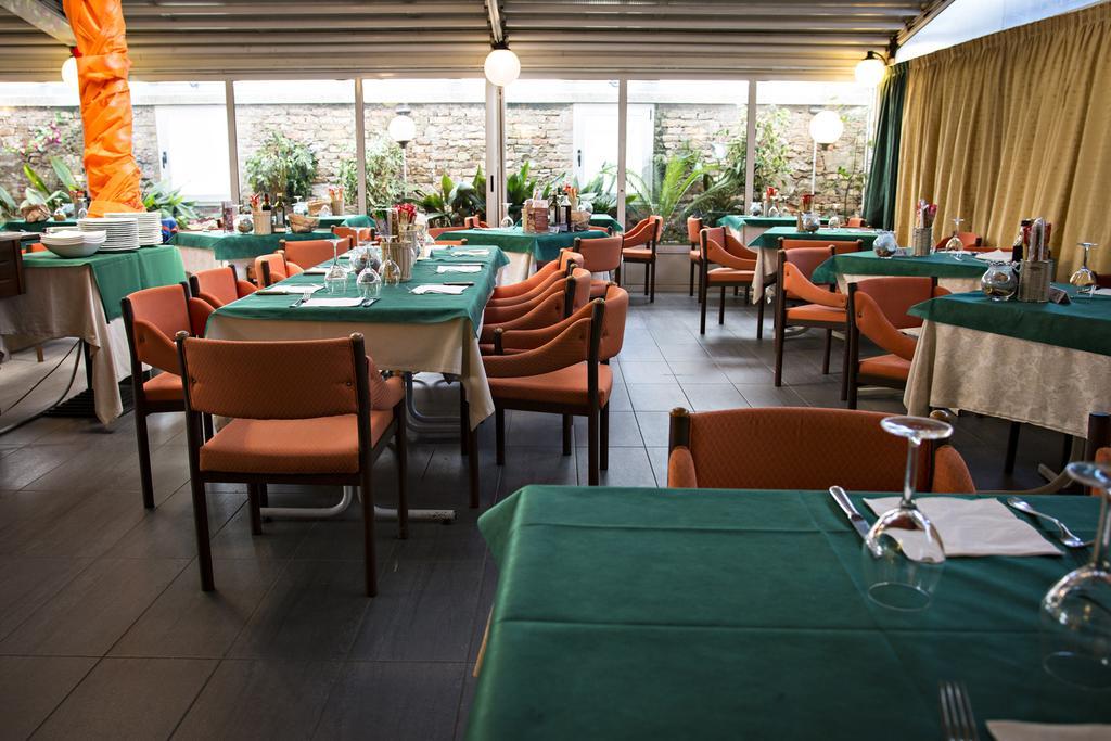 Hotel Ristorante Cigno - Camere And Aparthotel Latisana Dış mekan fotoğraf