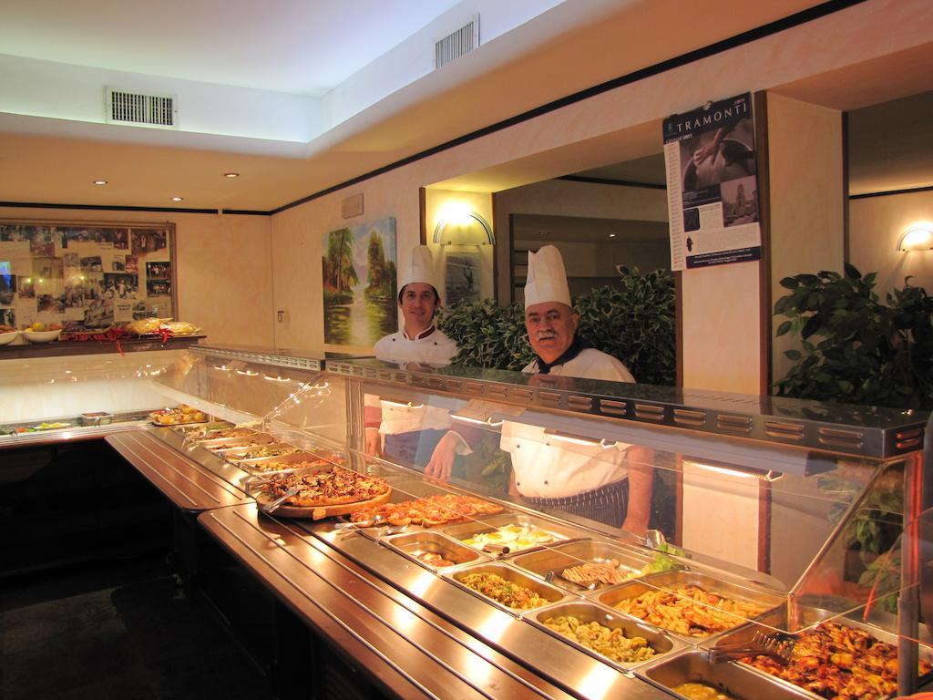 Hotel Ristorante Cigno - Camere And Aparthotel Latisana Dış mekan fotoğraf