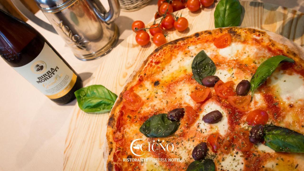 Hotel Ristorante Cigno - Camere And Aparthotel Latisana Dış mekan fotoğraf