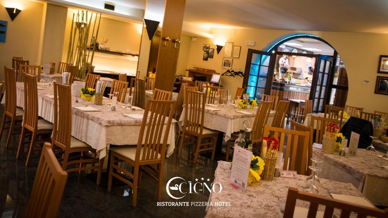 Hotel Ristorante Cigno - Camere And Aparthotel Latisana Dış mekan fotoğraf