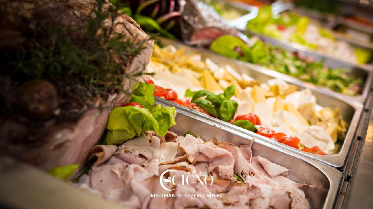 Hotel Ristorante Cigno - Camere And Aparthotel Latisana Dış mekan fotoğraf