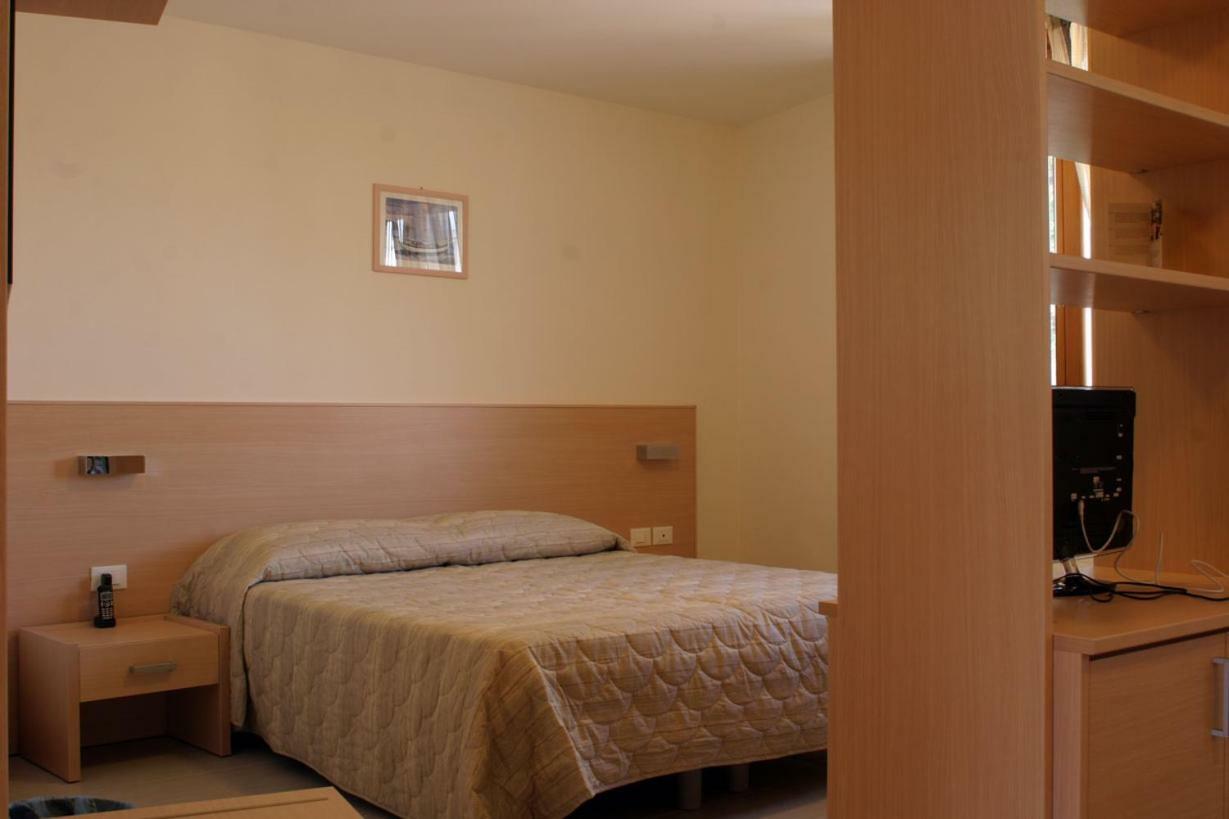 Hotel Ristorante Cigno - Camere And Aparthotel Latisana Dış mekan fotoğraf